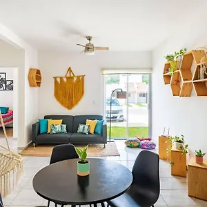 Lovely Cozy W/pool 2 Bedrooms. Great Location! Apartment